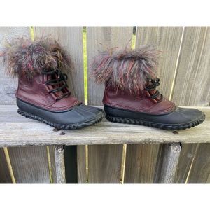 Sorel Out N About Lux Rich Wine Red Faux Fur Ankle Duck Boots Sz 7 / NL2765-624